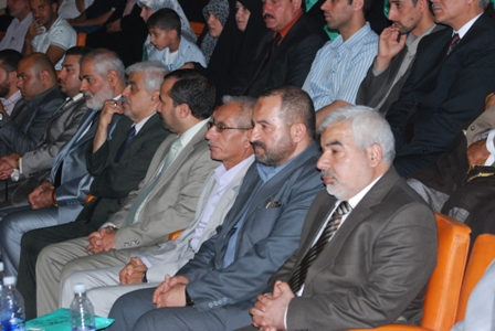 في احتفال بهيج: الإتحاد الإسلامي لطلبة و شباب العراق يوزعون هدايا رئيس الوزراء على المتفوقين الأوائل في جامعات كربلاء