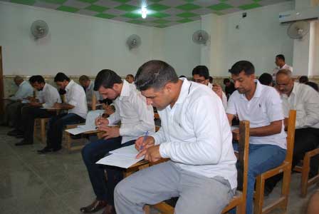 استمرار طلبة الجامعة بأداء الامتحانات النهائية