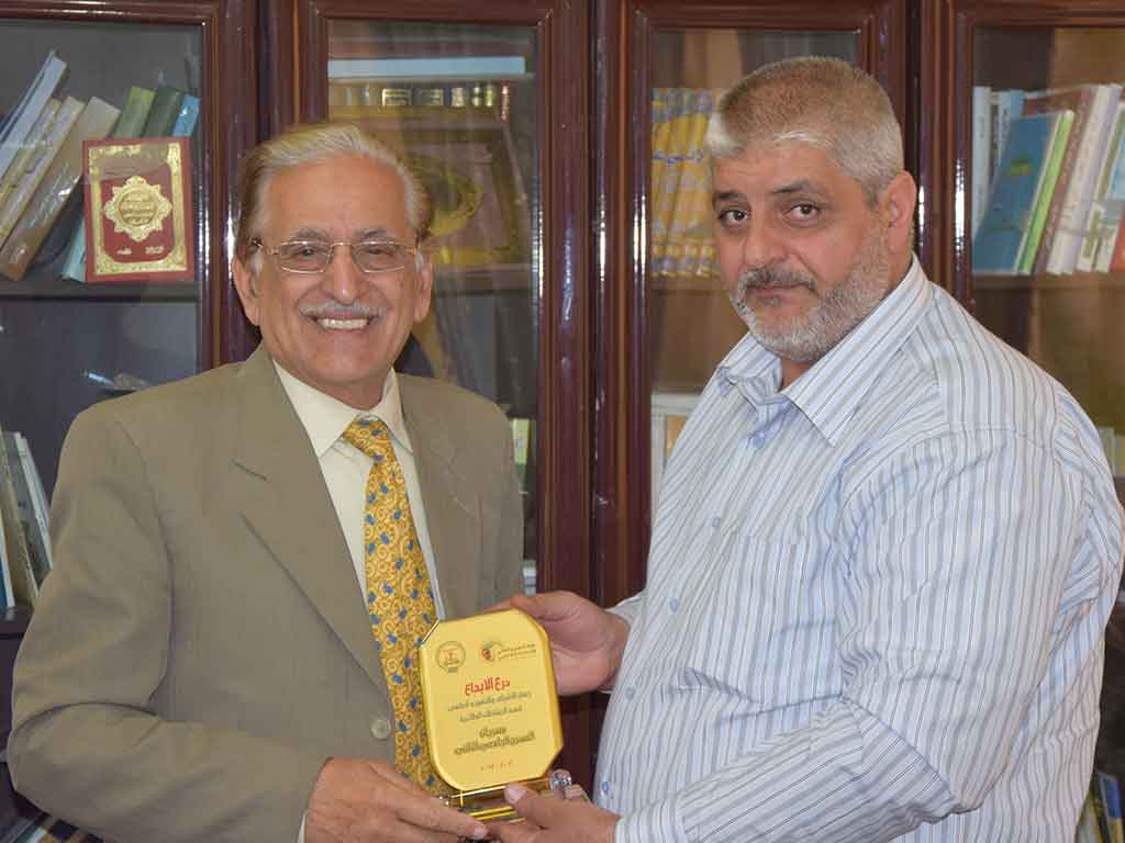 جامعة اهل البيت عليهم السلام تحصل على درع الابداع في مهرجان المسرح الجامعي الثاني 