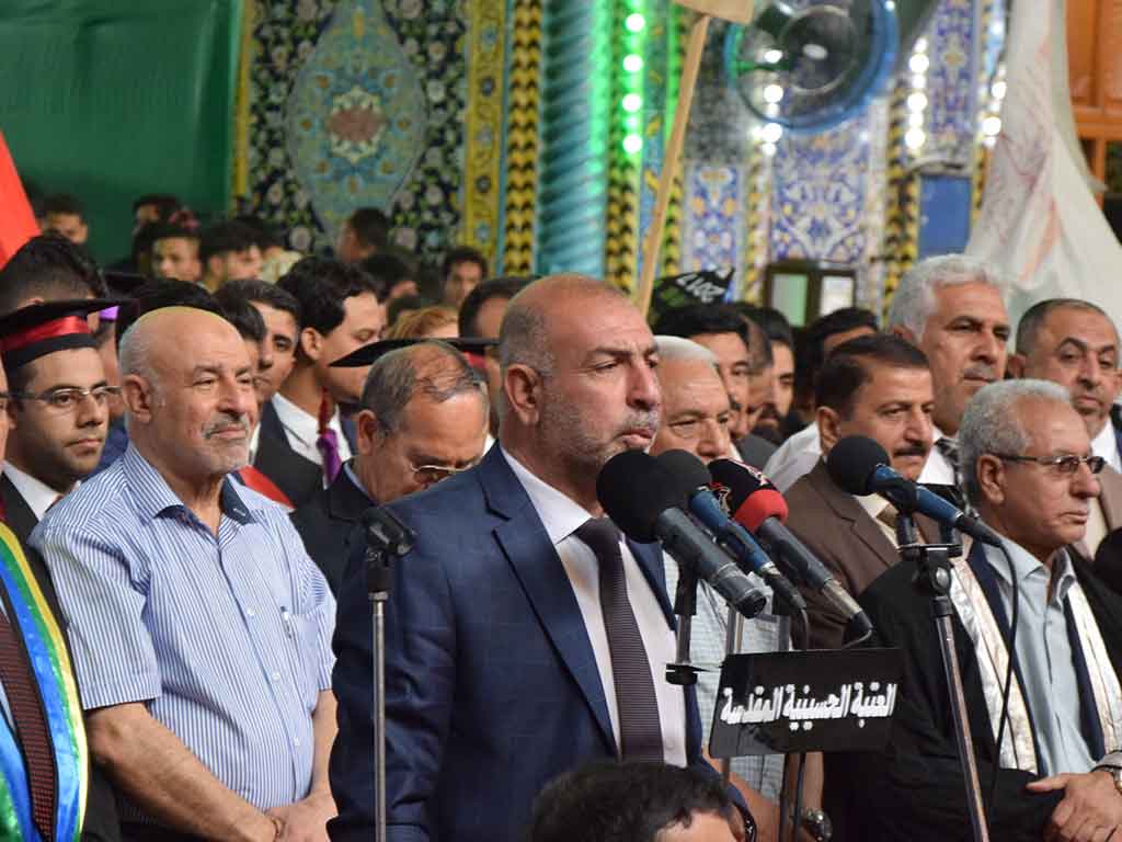 خريجو جامعة اهل البيت عليهم السلام يرددون قسم التخرج في الصحن الحسيني الشريف 