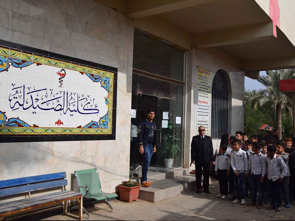 جامعة اهل البيت عليهم السلام تستضيف تلاميذ مدرسة الكنوز الاهلية في سفرة علمية الى كلية الصيدلة  