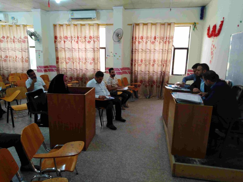 استمرار لجان مناقشة بحوث التخرج لطلبة المرحلة الرابعة/ كلية القانون