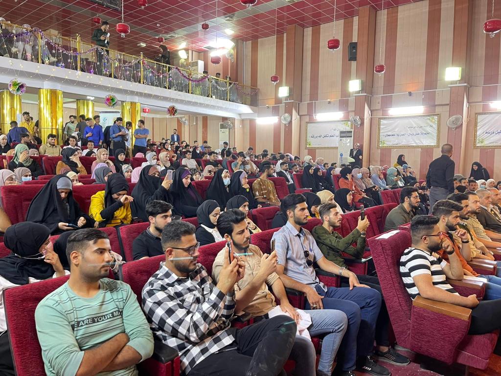 ضمن فعاليات الأسبوع الثقافي والعلمي لجامعة اهل البيت عليهم السلام أقيم مهرجان قسم النشاطات الطلابية يوم الثلاثاء المصادف ٢٠٢٢/٥/١٧ 