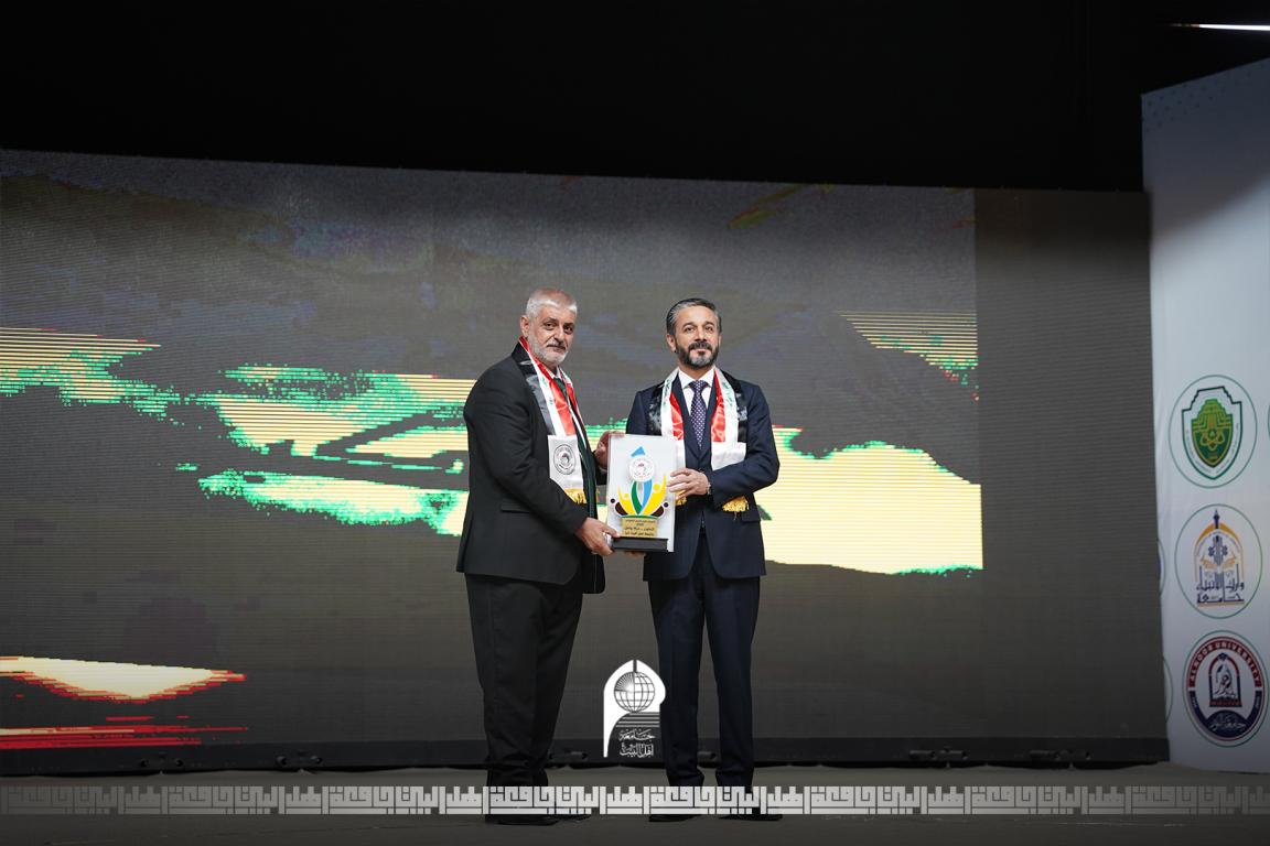 جامعة أهل البيت (عليهم السلام) تحصد درع المؤتمر الأول للعمل التطوعي برعاية وزير التعليم العالي